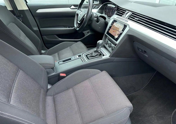 Volkswagen Passat cena 84900 przebieg: 135690, rok produkcji 2019 z Cybinka małe 121